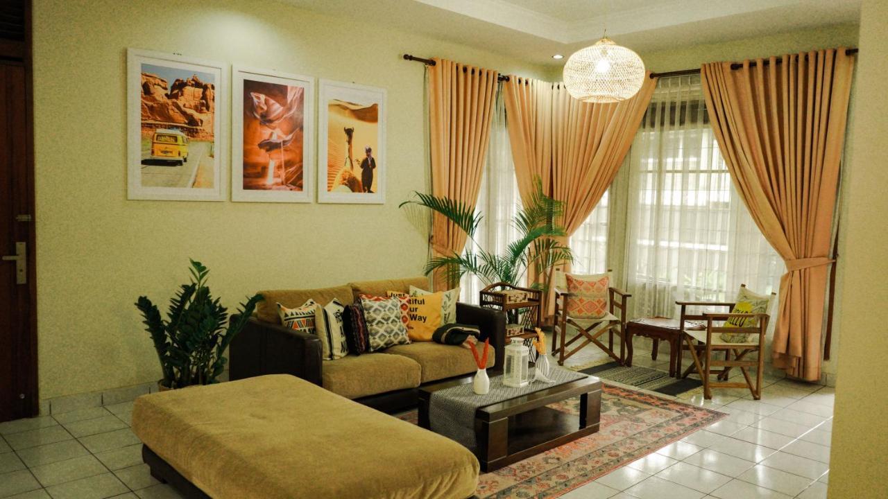 Bed and Breakfast Roemah Renjana Bandung Exterior foto