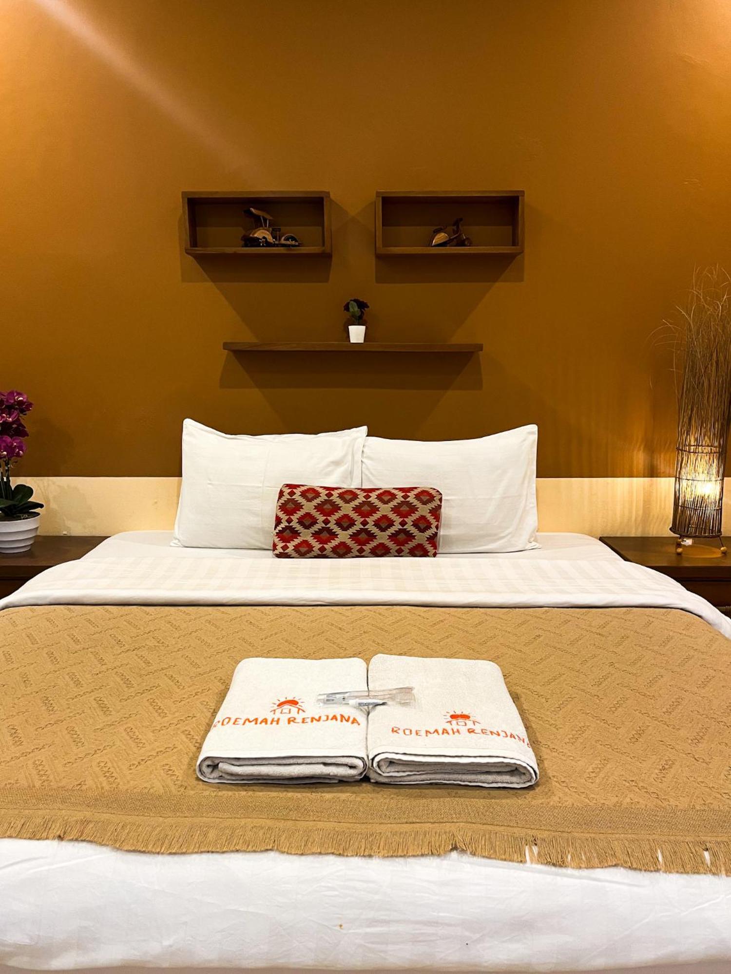 Bed and Breakfast Roemah Renjana Bandung Exterior foto