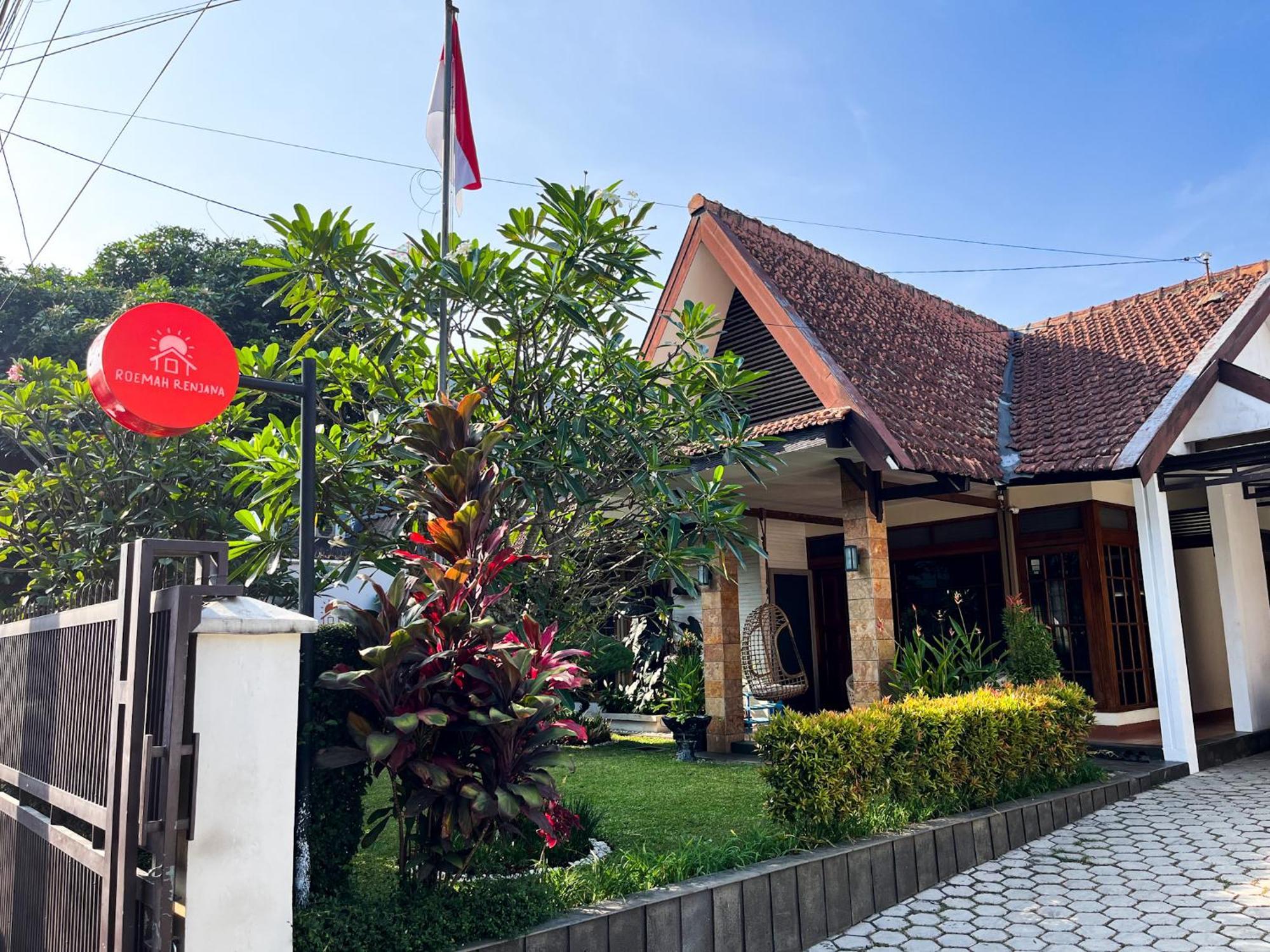 Bed and Breakfast Roemah Renjana Bandung Exterior foto